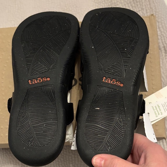 Taos New in Box Black Strappy Sandals - Picture 6 of 8